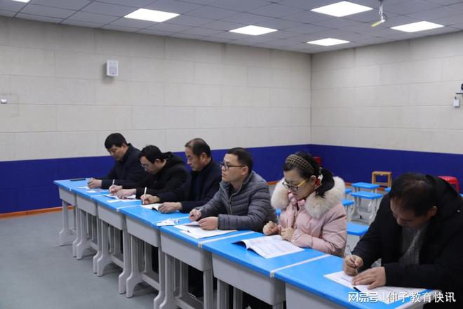 威客电竞山东平邑：仲村镇中心校举行小学信息科技优质课评比活动(图2)