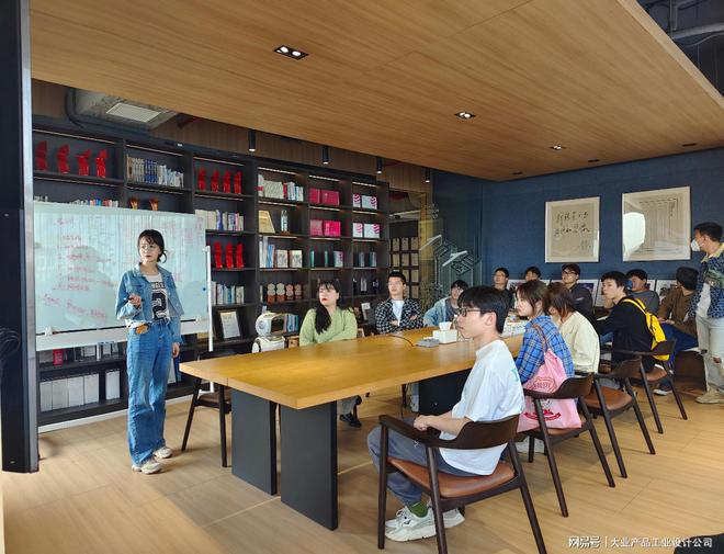威客电竞校企交流丨桂林信息科技学院师生一行来我司参观交流(图4)
