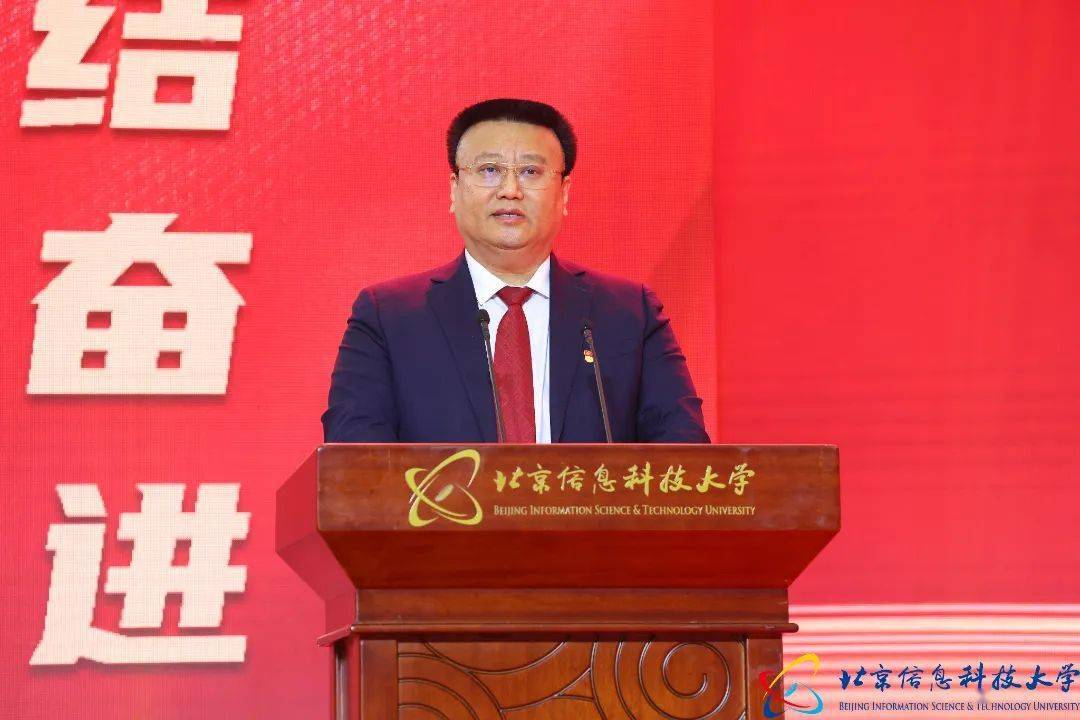 威客电竞今天掌声为优秀的他们响起！信息科大2022年度学生颁奖典礼隆重举行(图2)