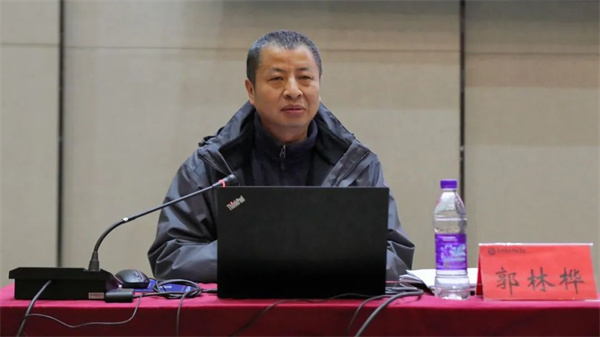 威客电竞坚定信心勇毅前行丨贵阳信息科技学院委书记郭林桦为师生代表上“开学第一课”(图1)