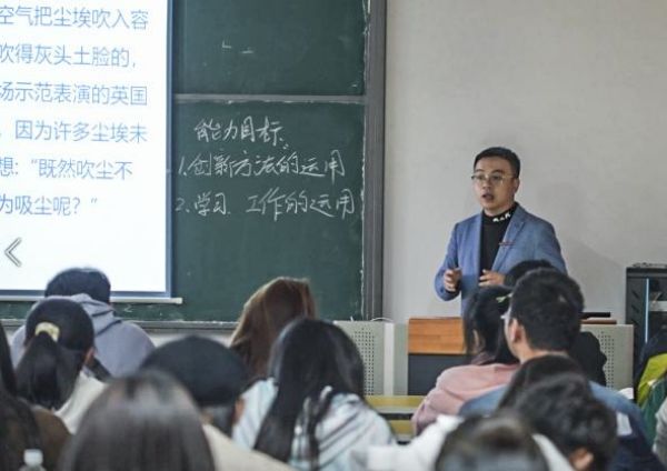 威客电竞科技点燃梦想 ——记贵阳信息科技学院“双师型”教师向泓兴(图3)