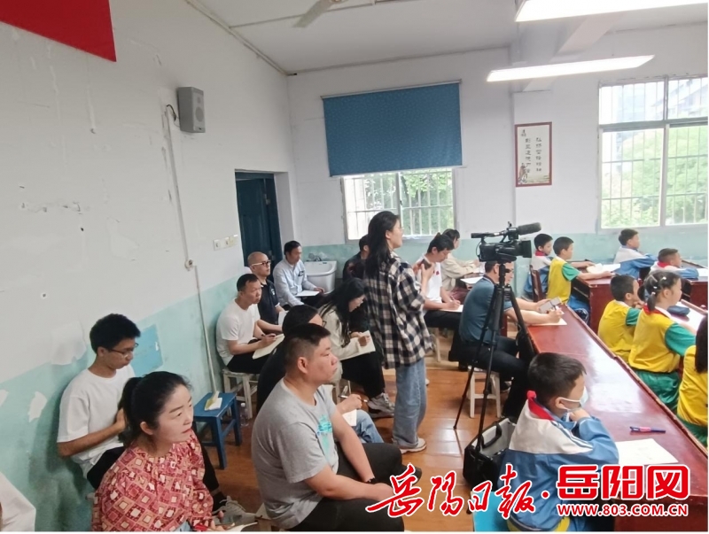 威客电竞岳阳楼区：落实信息科技新课标 践行无屏教学新理念(图2)