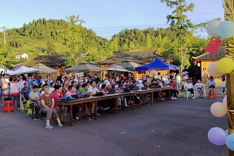 威客电竞贵阳信息科技学院：将音乐史课带到红旗村(图3)
