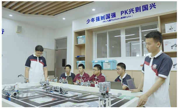 飞腾CPU助力全国数十所学校点亮信息科技“开学第一课”威客电竞(图2)