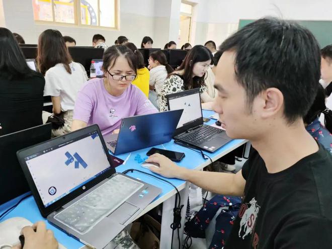 长沙岳麓区信息科技学科培训关注新理念、挖掘新技术威客电竞(图1)