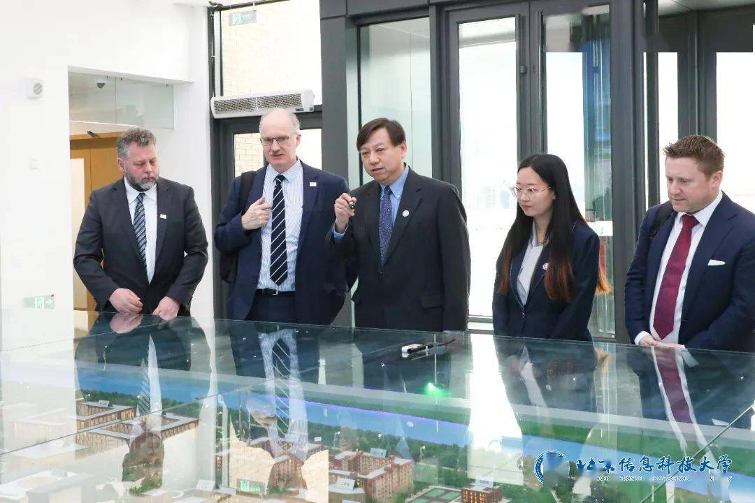 跨威客电竞国合作备忘录信息科大签署！(图2)