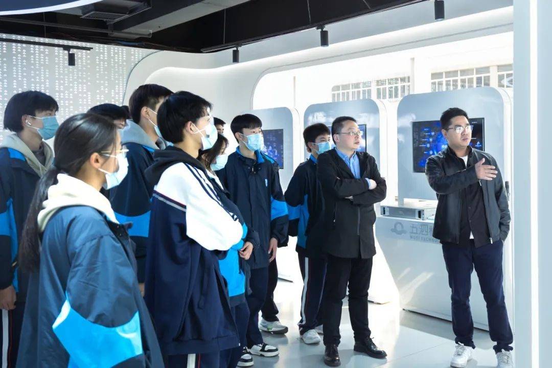 威客电竞浙江公路技师学院交通服务学院一行到访五泗科技(图2)