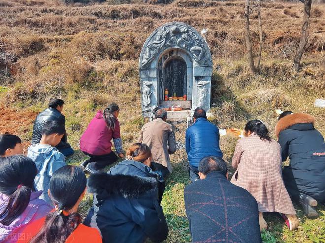 “威客电竞早清明晚十一过年上坟小傍中”啥意思？今年哪天上坟最好？(图3)