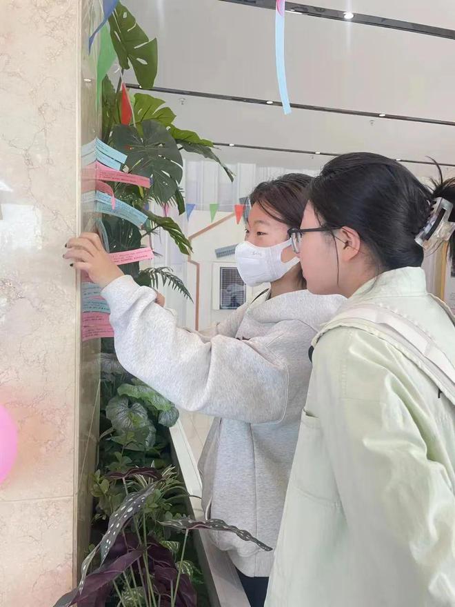 威客电竞银川科技学院图文信息中心举办世界读书日签名倡议宣传活动(图2)